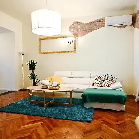 '2r' Center Holidays And Workstays Apartmán Rijeka