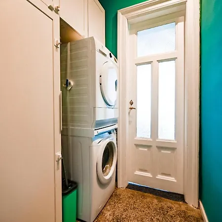 '2r' Center Holidays And Workstays Apartmán