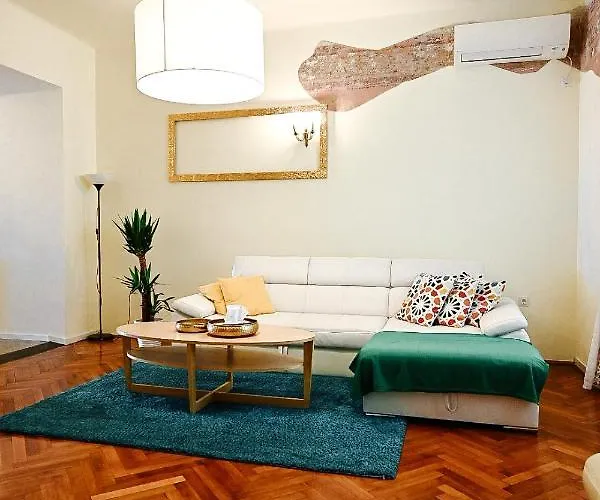'2r' Center Holidays And Workstays Apartmán Rijeka